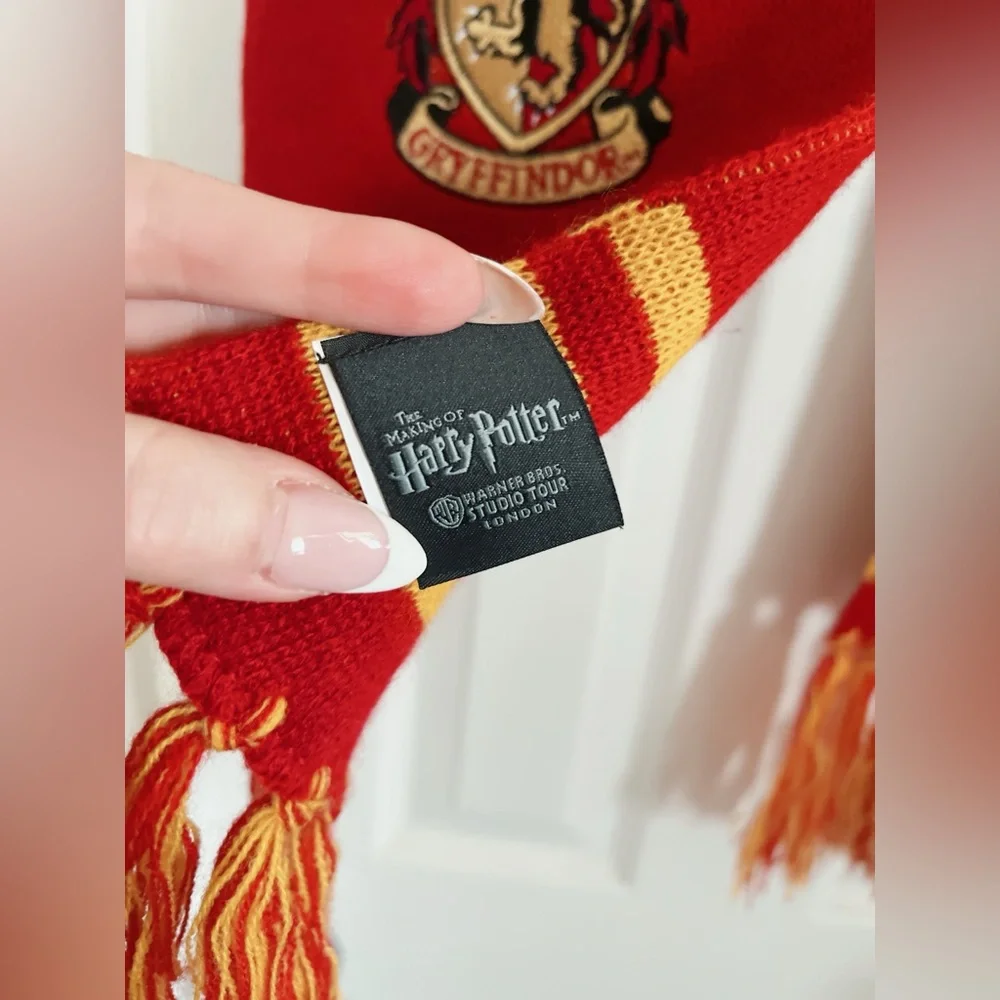 Harry Potter scarf Gryffindor lion crest red orange acrylic 76” long - Picture 4 of 13
